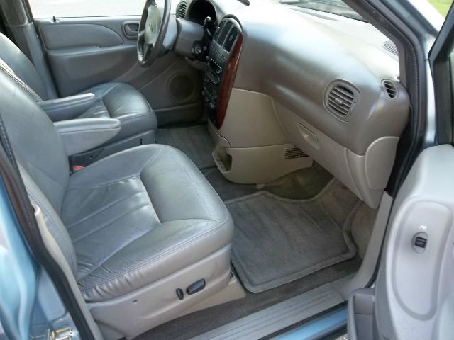 2003 Chrysler Town and Country H6 L.L. Bean