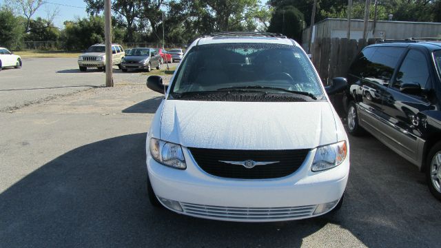2003 Chrysler Town and Country Quad Coupe 3