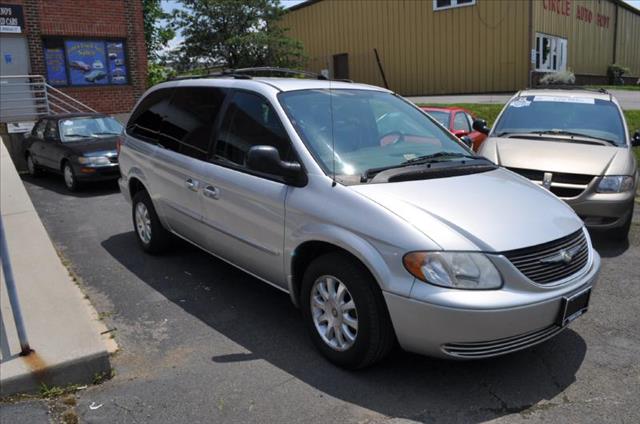 2003 Chrysler Town and Country 2WD 4dr SE