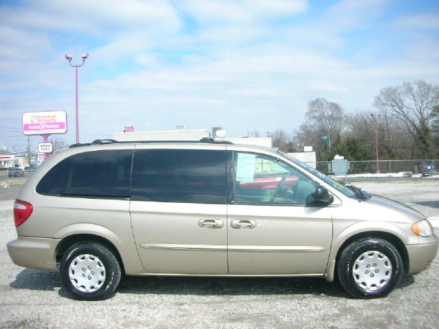 2003 Chrysler Town and Country Quad Coupe 3