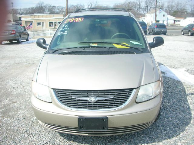 2003 Chrysler Town and Country Quad Coupe 3