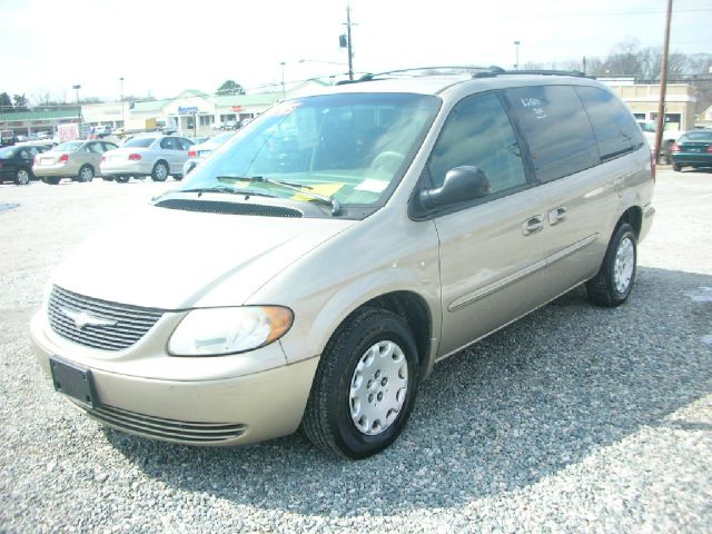 2003 Chrysler Town and Country Quad Coupe 3