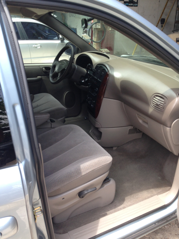 2003 Chrysler Town and Country Base