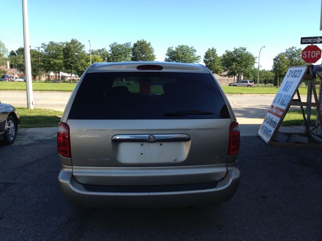 2003 Chrysler Town and Country Quad Coupe 3