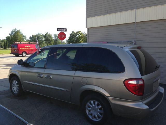 2003 Chrysler Town and Country Quad Coupe 3
