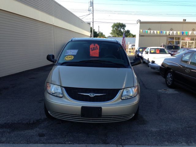 2003 Chrysler Town and Country Quad Coupe 3