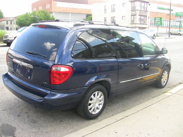 2003 Chrysler Town and Country Quad Coupe 3
