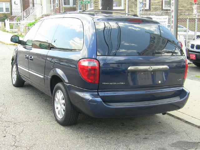 2003 Chrysler Town and Country Quad Coupe 3