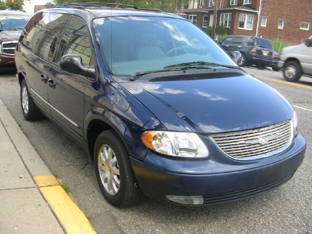 2003 Chrysler Town and Country Quad Coupe 3