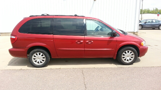 2003 Chrysler Town and Country 2WD 4dr SE