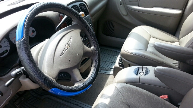 2003 Chrysler Town and Country 2WD 4dr SE