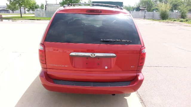 2003 Chrysler Town and Country 2WD 4dr SE