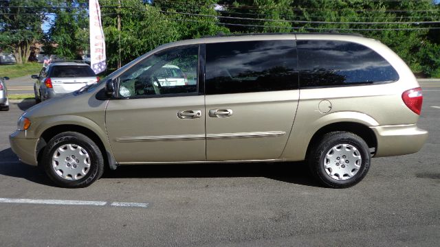 2003 Chrysler Town and Country Base