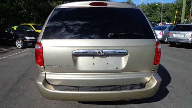 2003 Chrysler Town and Country Base