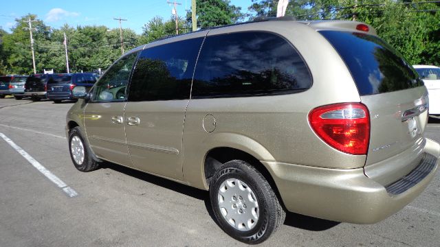 2003 Chrysler Town and Country Base