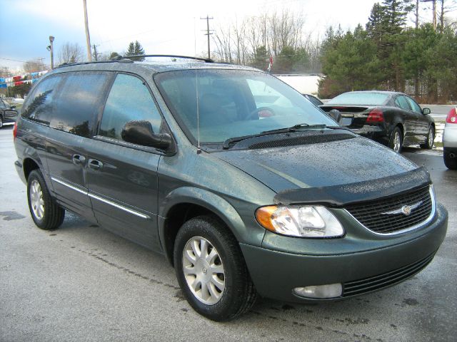 2003 Chrysler Town and Country Quad Coupe 3