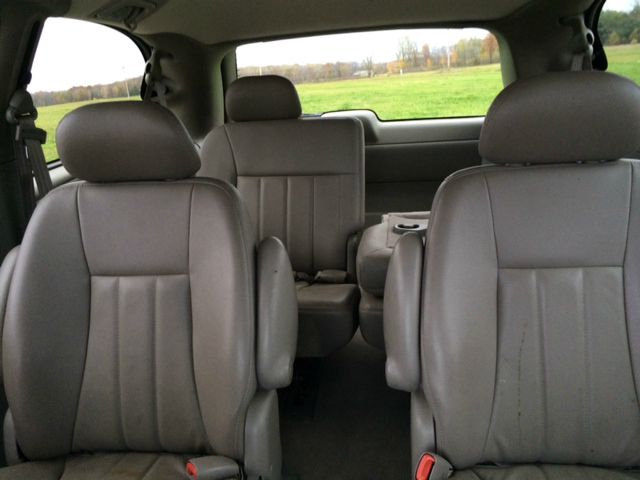 2003 Chrysler Town and Country Quad Coupe 3