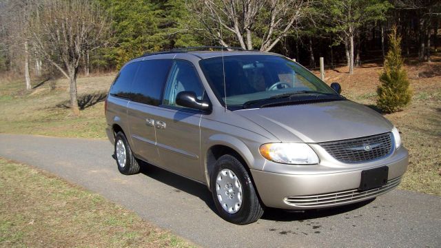 2003 Chrysler Town and Country Quad Coupe 3