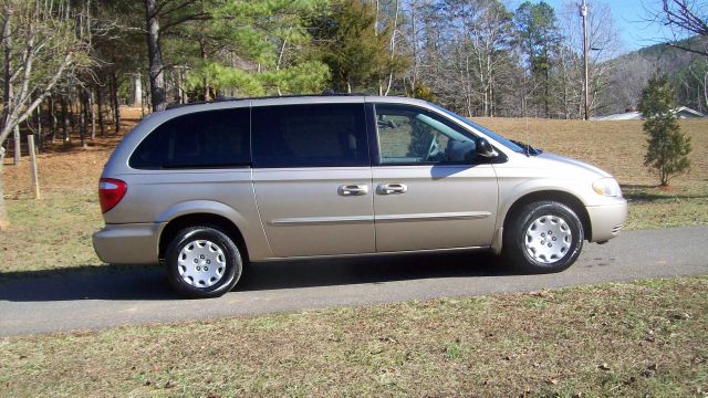2003 Chrysler Town and Country Quad Coupe 3