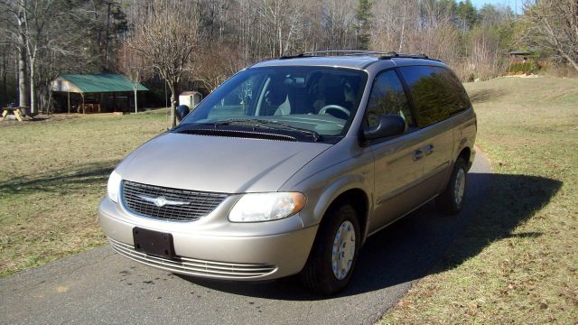 2003 Chrysler Town and Country Quad Coupe 3