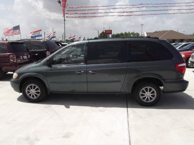 2003 Chrysler Town and Country Base