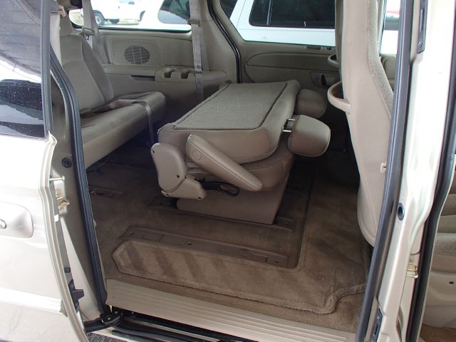 2003 Chrysler Town and Country Quad Coupe 3