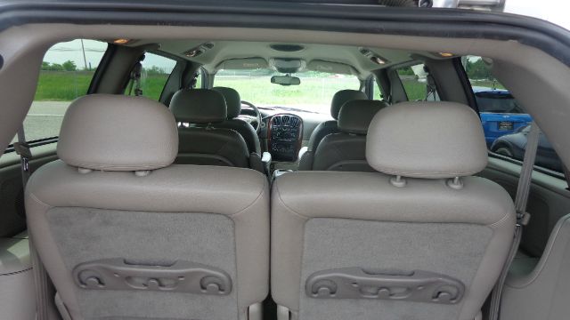 2003 Chrysler Town and Country Quad Coupe 3