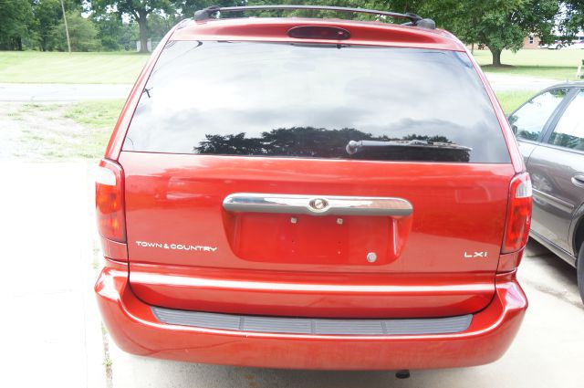 2003 Chrysler Town and Country Quad Coupe 3