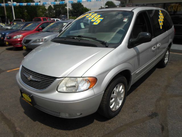 2003 Chrysler Town and Country Quad Coupe 3