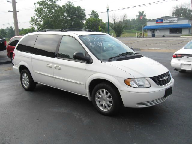 2003 Chrysler Town and Country 2WD 4dr SE