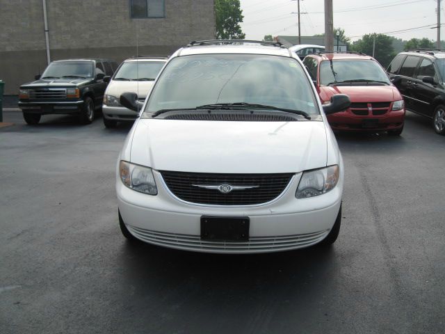 2003 Chrysler Town and Country 2WD 4dr SE