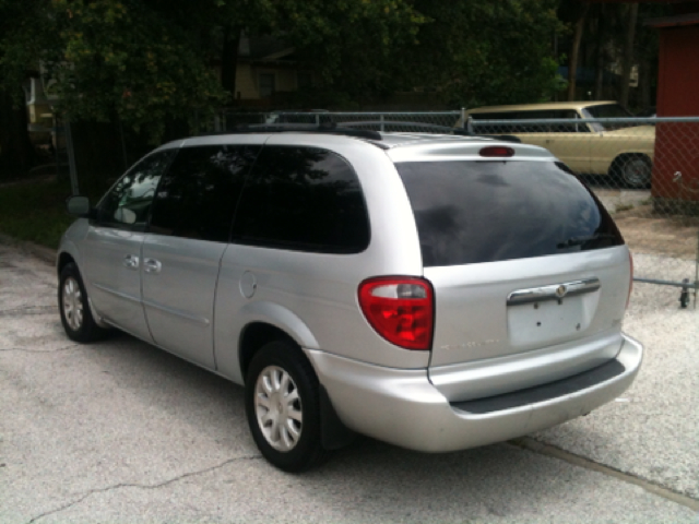2003 Chrysler Town and Country SLE 1500 EXT