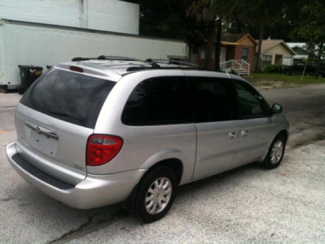 2003 Chrysler Town and Country SLE 1500 EXT