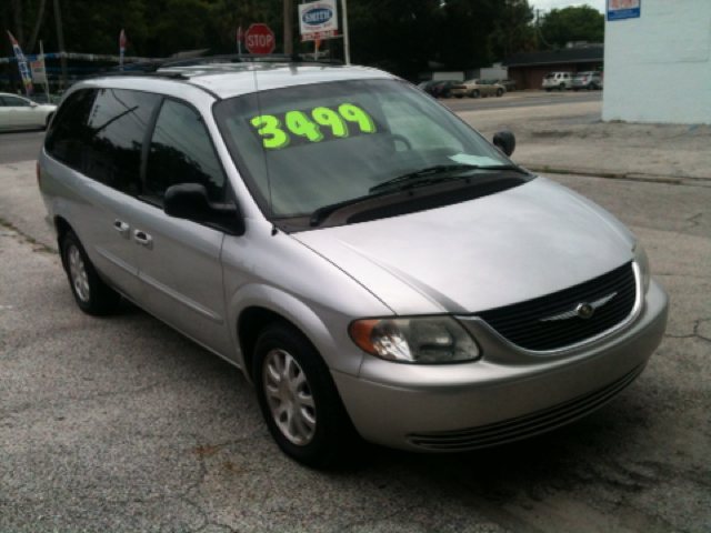 2003 Chrysler Town and Country SLE 1500 EXT