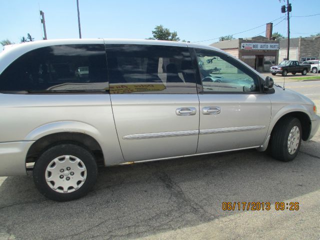 2003 Chrysler Town and Country Quad Coupe 3