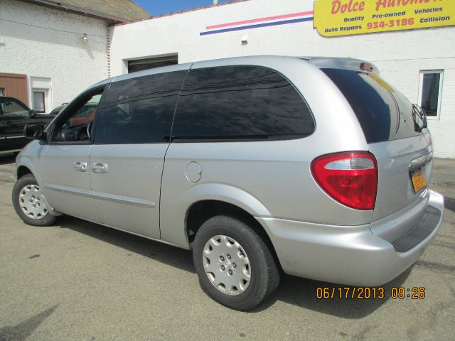 2003 Chrysler Town and Country Quad Coupe 3