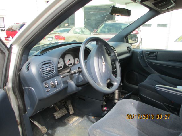 2003 Chrysler Town and Country Quad Coupe 3