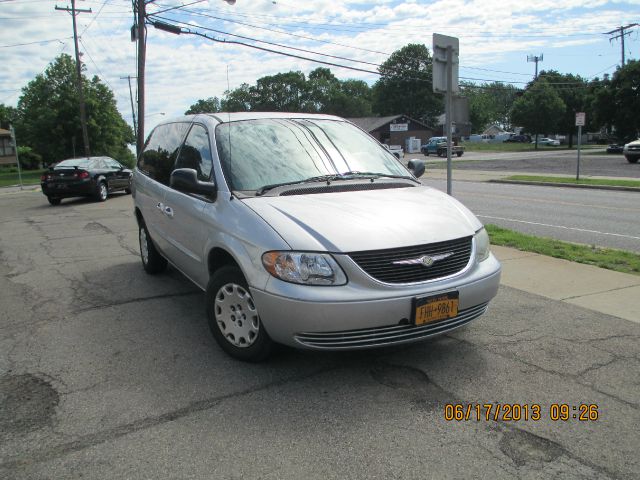 2003 Chrysler Town and Country Quad Coupe 3