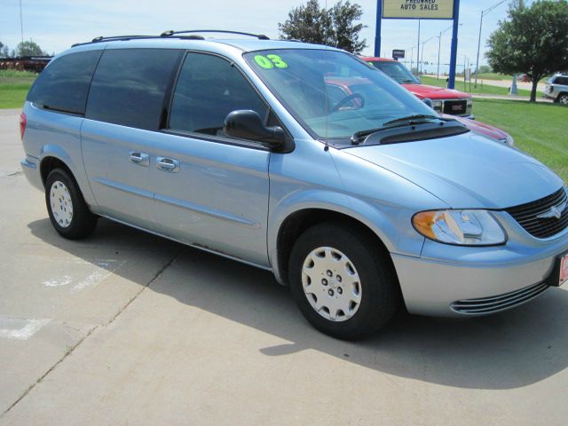 2003 Chrysler Town and Country Quad Coupe 3