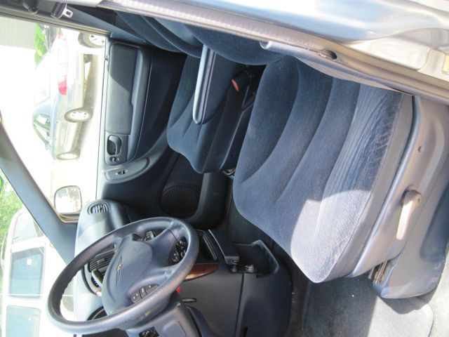 2003 Chrysler Town and Country Quad Coupe 3