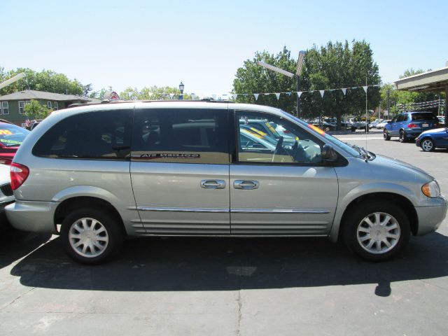 2003 Chrysler Town and Country H6 L.L. Bean