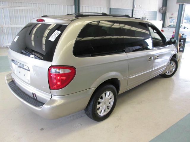 2003 Chrysler Town and Country Quad Coupe 3