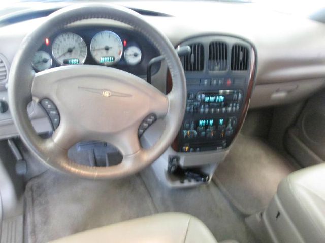 2003 Chrysler Town and Country Quad Coupe 3
