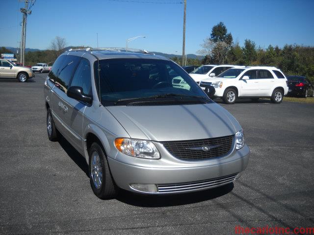2003 Chrysler Town and Country SLT 25