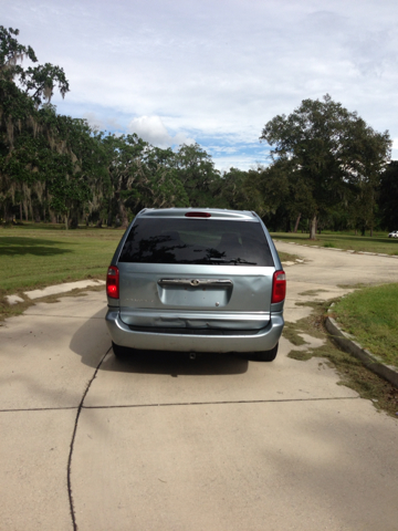 2003 Chrysler Town and Country Base