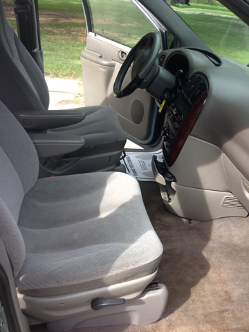 2003 Chrysler Town and Country Base