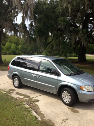 2003 Chrysler Town and Country Base