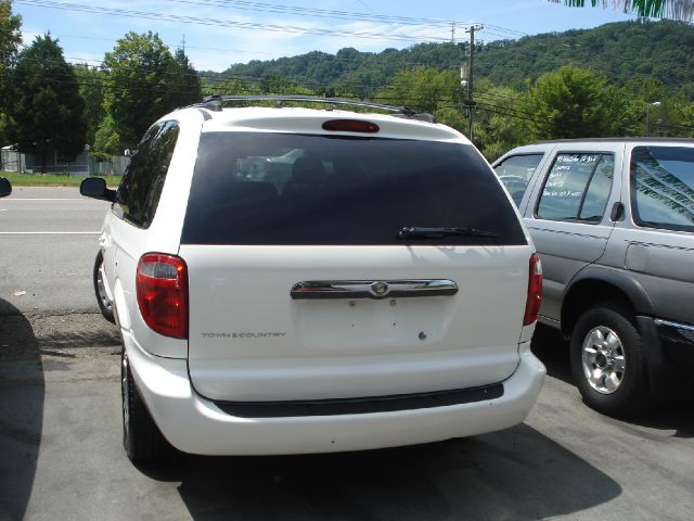 2003 Chrysler Town and Country LT Extended,8 FOOT BOX