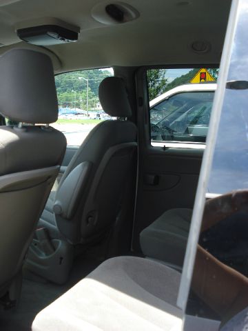 2003 Chrysler Town and Country LT Extended,8 FOOT BOX