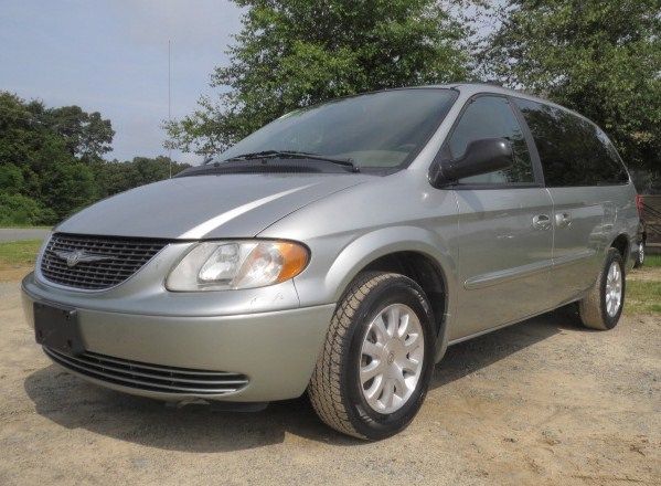 2003 Chrysler Town and Country Quad Coupe 3